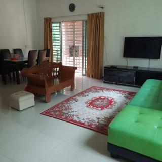 Iqbalina Homestay 2 Kemaman - Kampong Kemaman - 4