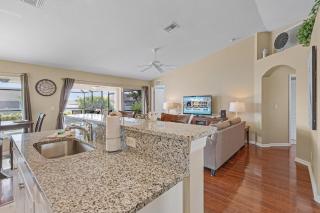 Relax & Unwind in Privacy - Heated Salt Water Pool and Spa - Villa Belle Vie - Cape Coral - 5