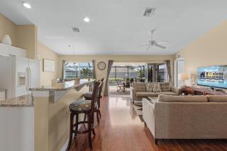 Relax & Unwind in Privacy - Heated Salt Water Pool and Spa - Villa Belle Vie - Cape Coral - 4
