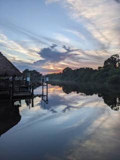 Riverfront Luxury Pool & Hot Tub fishing paradise near beaches Mets Stadium - 9