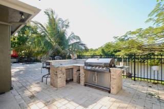 Riverfront Luxury Pool & Hot Tub fishing paradise near beaches Mets Stadium - River Park - 8