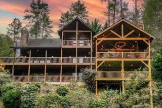 Trout Tales Riverfront Lodge- DeckedOUT, Hot tub, Game Room, Firepit, Decks Galore, Pet Friendly - Ellijay - 0