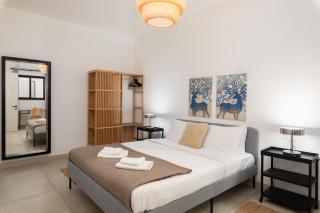 Large Home with Private Garden - 5