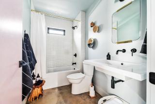 The Cape Backhouse - Fredericksburg - 7