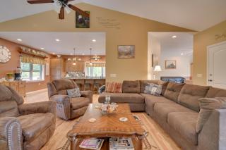 Family-Friendly Retreat with Deck in Cassville! - 7