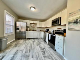 Charming 4BR Home in Liberty Township w Large Deck - 3