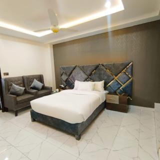 Hotel B R Lounge - Multan - 6