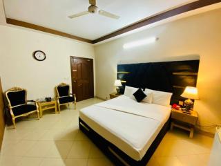 Hotel B R Lounge - Multan - 1