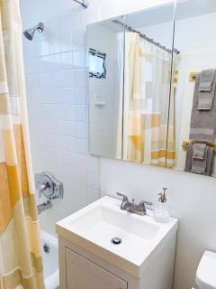 Magnolia Garden Cottage - 3