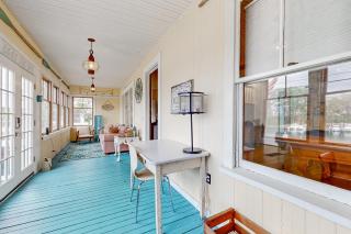 Waterside Beach House - 4
