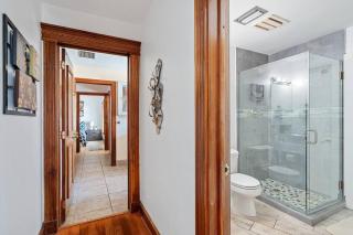Pool & Hot Tub! Historic FL Charm! Billiard & Ping pong, Walk to the Beach - Fort Lauderdale - 5