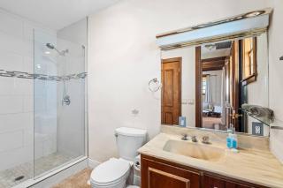 Pool & Hot Tub! Historic FL Charm! Billiard & Ping pong, Walk to the Beach - Fort Lauderdale - 3
