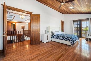 Pool & Hot Tub! Historic FL Charm! Billiard & Ping pong, Walk to the Beach - Fort Lauderdale - 2
