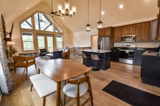 The Cabins at Mountain Peak Retreat with Game Rooms - 4