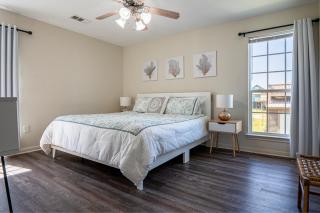 Deep Blue Yonder - Ping-pong! Bikes! Games! Cute and cozy 3-bed, 2-bath home in the heart of Crystal Beach! - Crystal Beach - 7