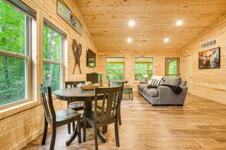 Hocking Hill Cabin Near Hiking Dogs Welcome - South Bloomingville - 2