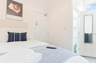 Suite #3 - Central Location - Private Ensuite, Smart TV, Fast Wifi by Yoko Property - Redcar - 9