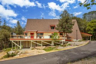 Quail Haven- A-frame cabin with hot tub, views, and more - Oakhurst - 4