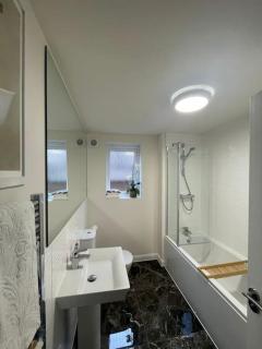 Canalside Home in lovely Swindon - 8