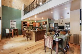 Bear Foot Lodge - Forest Lakes Estates - 3