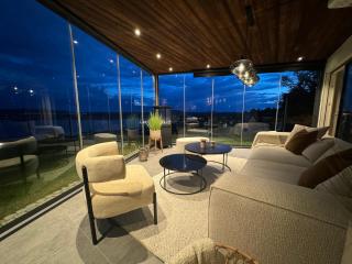 Sjøutsikt, jacuzzi og solfylt - 8