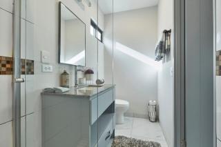 Spacious & Beautiful 1-Bdrm W-Pool Condo Diana - 3
