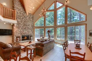 Rivercrest Lodge with Hot Tub-Pool Table-Firepit - North Wawona - 0