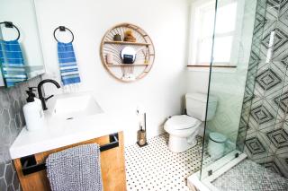 Luxurious Bohemian Bungalow in Lincolnville - Mins from Downtown! - 3