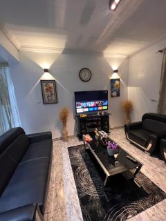 Luxe Apartment Wuse 24hrs power WI-FI, Netflix, YouTube - Abuja - 4