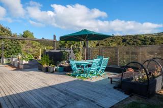 Wharetana Bay Villa with private walkway to beach! - Te Whau Bay - 8