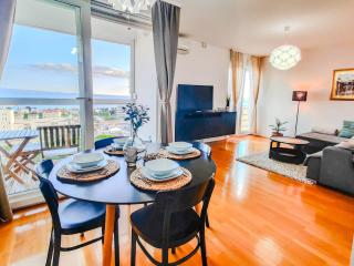 The Golden View Apartment - 0