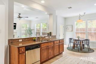 Perfect Central Location w Free Prkg and Cozy Beds - Austin - 9