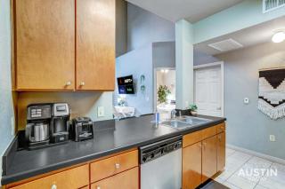 Prime Location Modern Comfort plus Sleeps Up to 16 - Austin - 6