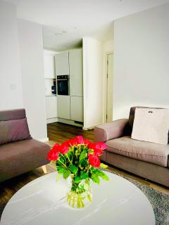 London LUXXE Apartments with Parking, Prime Location - Londra - 6
