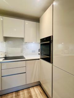 London LUXXE Apartments with Parking, Prime Location - Londra - 4