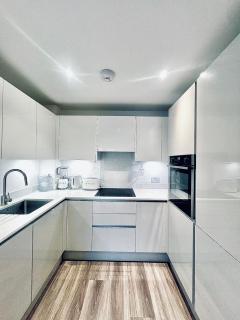 London LUXXE Apartments with Parking, Prime Location - Londra - 3