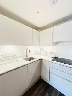 London LUXXE Apartments with Parking, Prime Location - Londra - 2