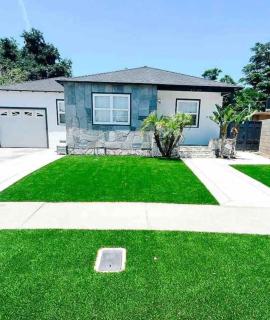 Beautiful Encino House with Backyard, Deck & Patio - Encino - 0