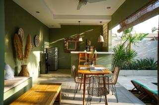 KIKI VILLAGE BATHTUB AND LIVING ROOM - Canggu - 0