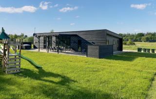 5 Bedroom Nice Home In Glesborg - 2