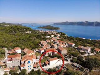 Apartments with a parking space Iz, Iz - 23158 - Veli Iž - 0