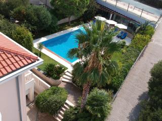 Family friendly apartments with a swimming pool Splitska, Brac - 23224 - Supetar - 8