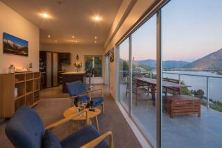 Remarkable Lookout - spacious 4 bedroom holiday home - Queenstown - 1