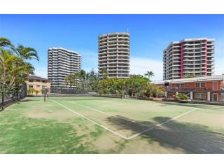 Spacious Beachfront 2-Bed with Stunning Oceanview - Gold Coast - 7