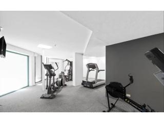 Spacious Beachfront 2-Bed with Stunning Oceanview - Gold Coast - 4