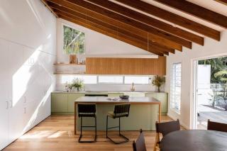 Blackbutt House - Luxe Retreat With Pool and Sauna - Suffolk Park - 2