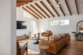 Blackbutt House - Luxe Retreat With Pool and Sauna - Suffolk Park - 0