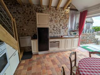 Chaleureux Gîte avec Terrasse à Proximité de la Loire et des Sites Touristiques - FR-1-590-433 - Bonnée - 7
