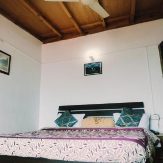 Vaishnavi Homestay And PURE VEG RESTAURANT - 1