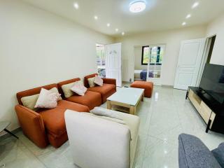 Stylish, Calm and Green Home Stay - Saint-Fargeau-Ponthierry - 0